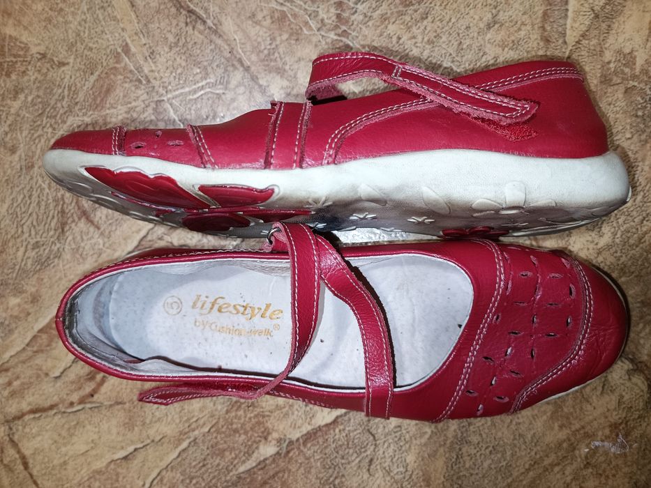 Босоніжки шкіряні 38-39 розміру