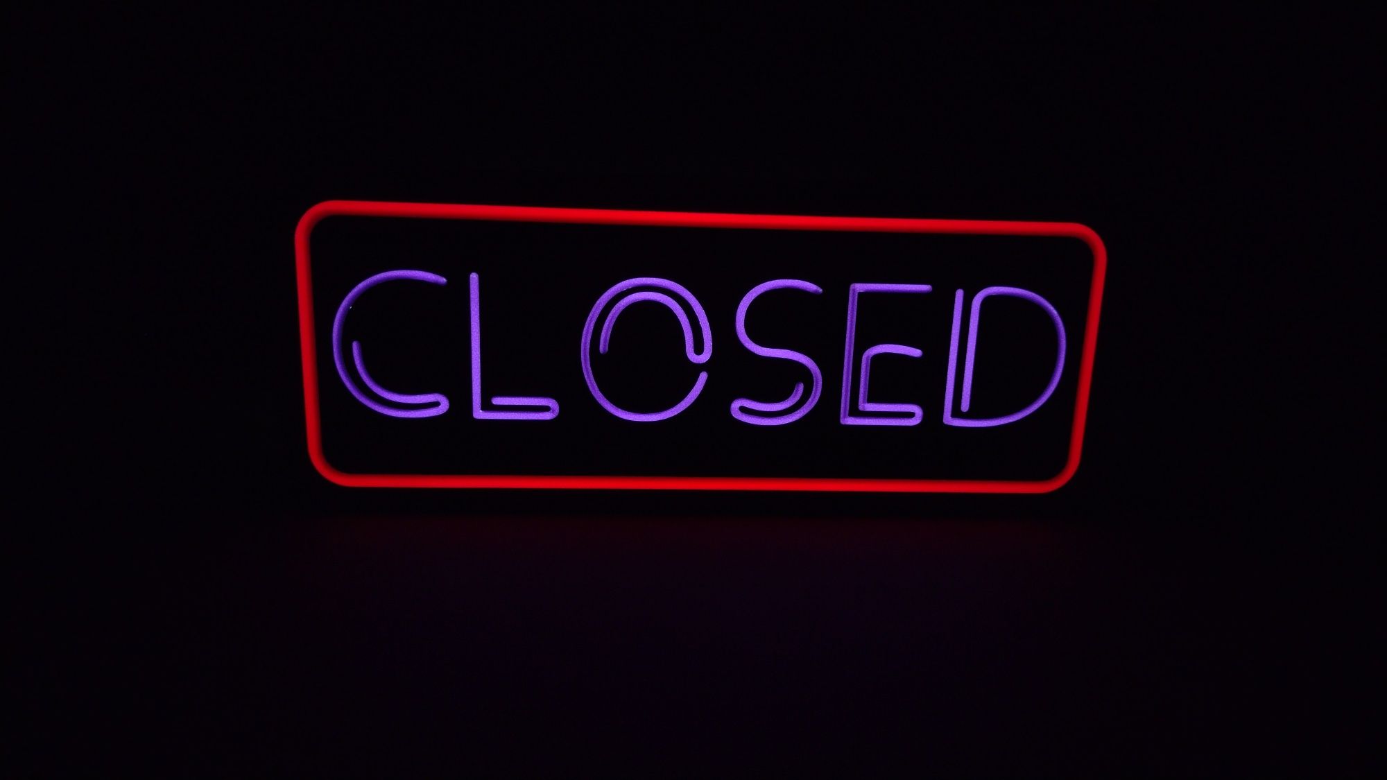 Lampka dekoracyjna nocna CLOSED Neon znak LED HIT