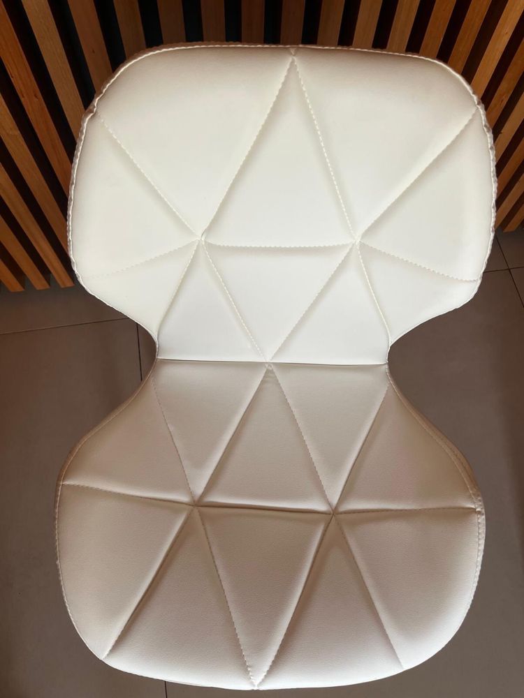 Conjunto de mesa e 4 cadeiras