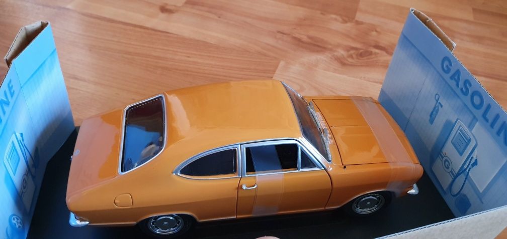 1:18 Revell Opel Kadett SL Coupe nowy