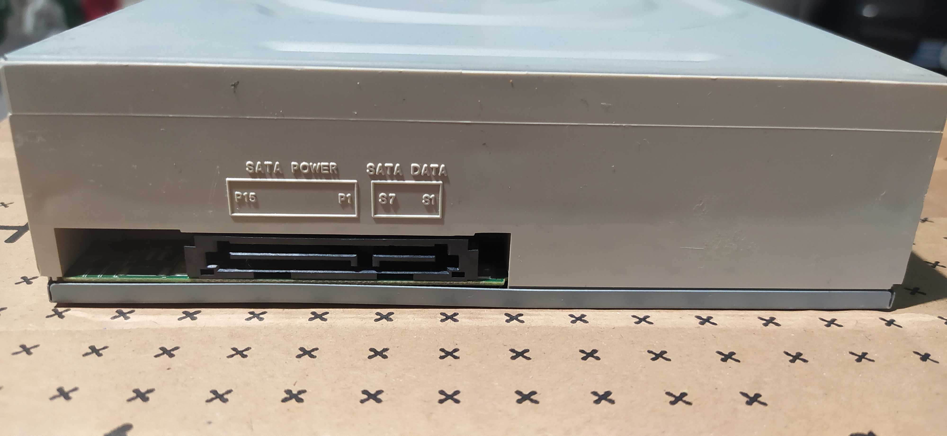 Jak nowy! Sata Napęd DVD/CD Rewritable Drive DH-16AESH Czarny