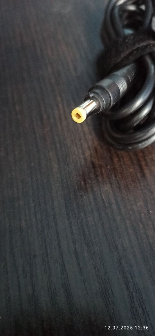 Zasilacz sieciORGINALNY Zasilacz Delta 65W z wtyczką 5,5mm x 2,5mm