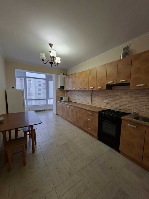 Оренда однокімнатної квартири з гардеробною вул.Дорошенка,22Б(парк)