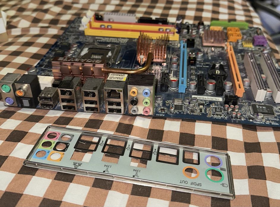 Материнська плата + процесор у подарунок