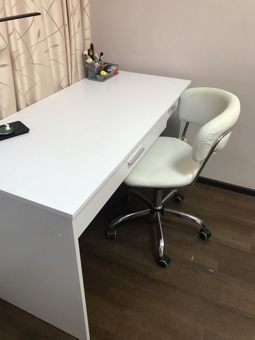 Письмовий стіл білий