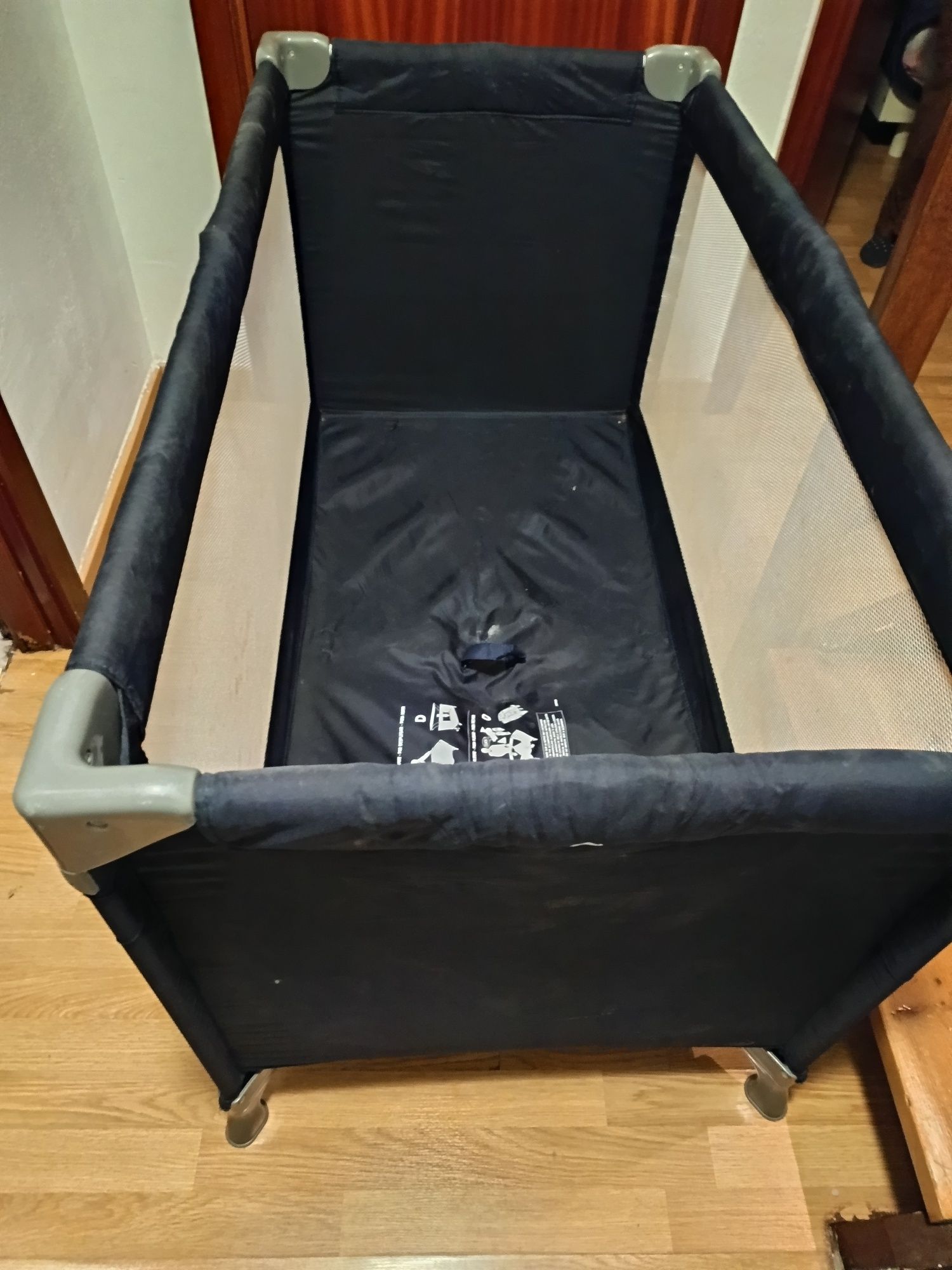 Cama de viagem azul
