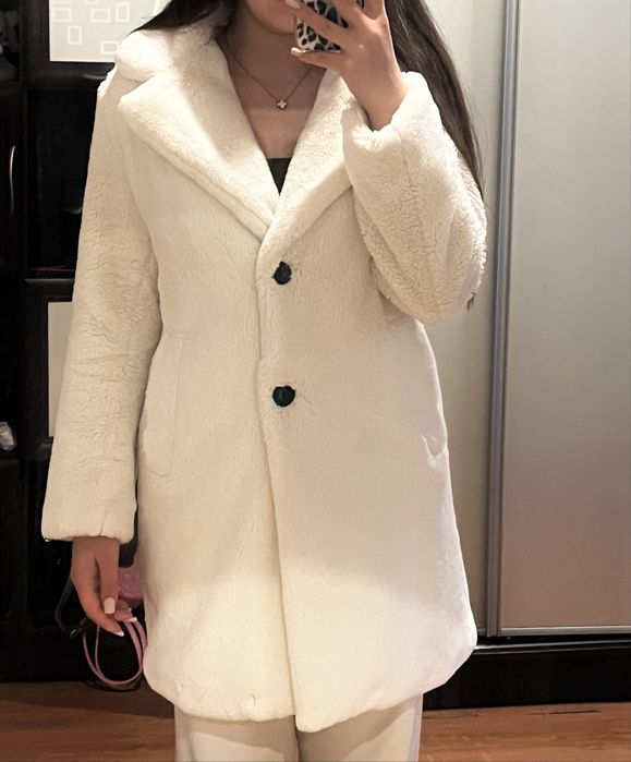 шуба bershka біла