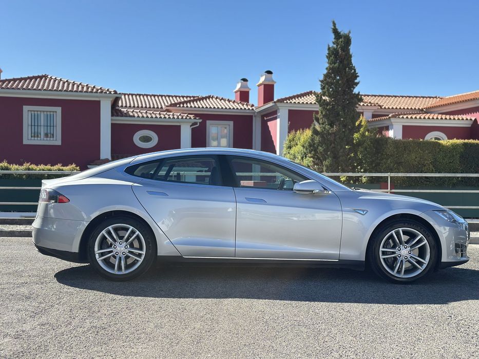 Tesla Model S 85