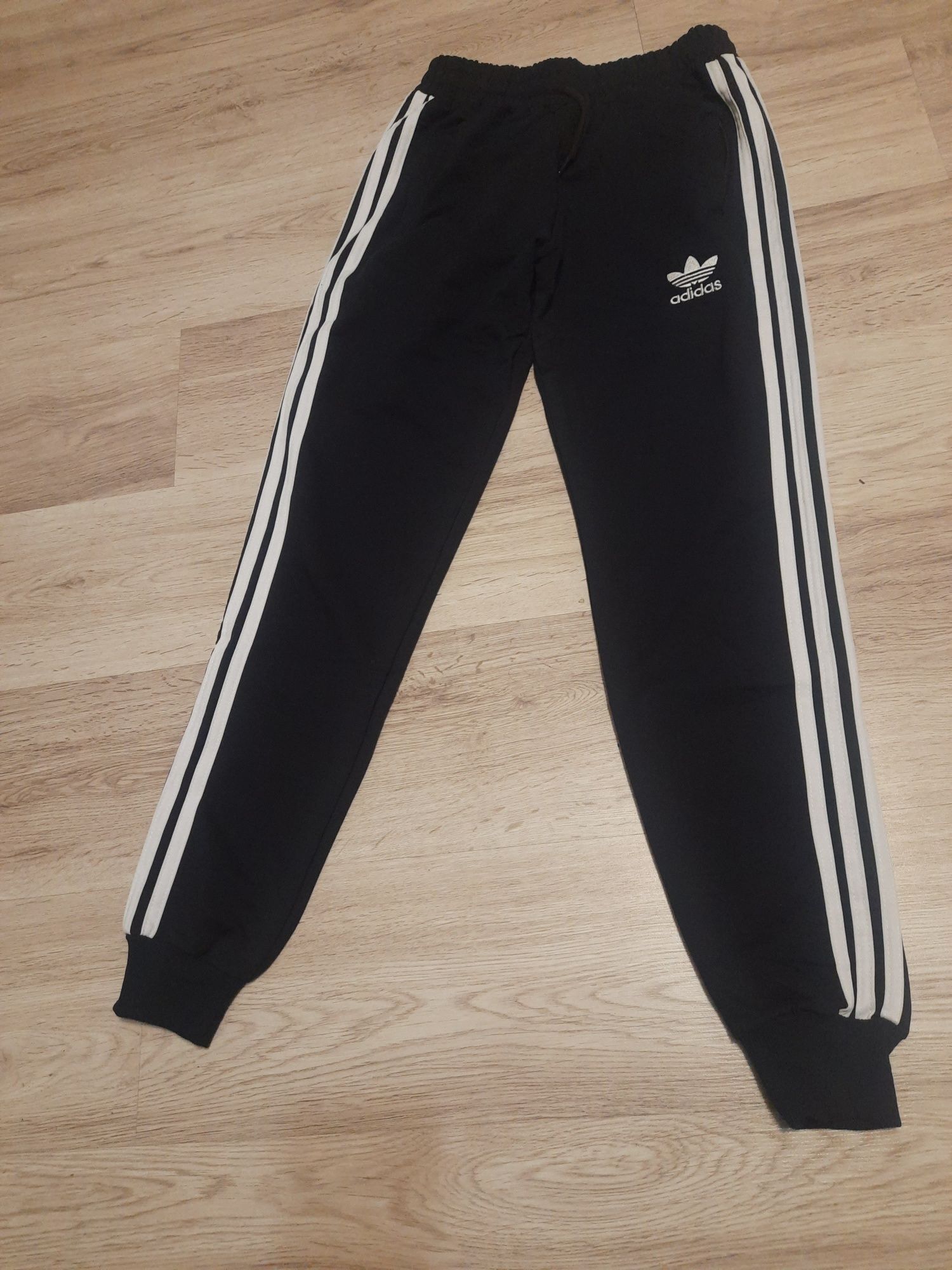 Spodnie dresowe  adidas