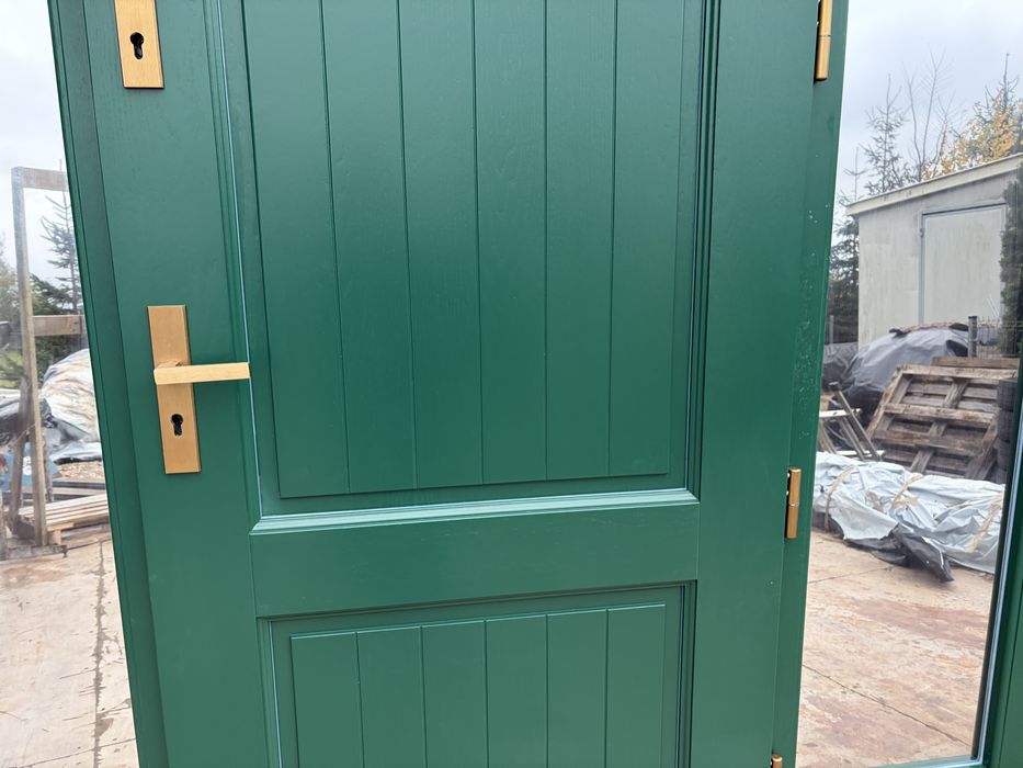 Drzwi zewnętrzne drewniane z doświetlami Cała Polska zielone na wymiar