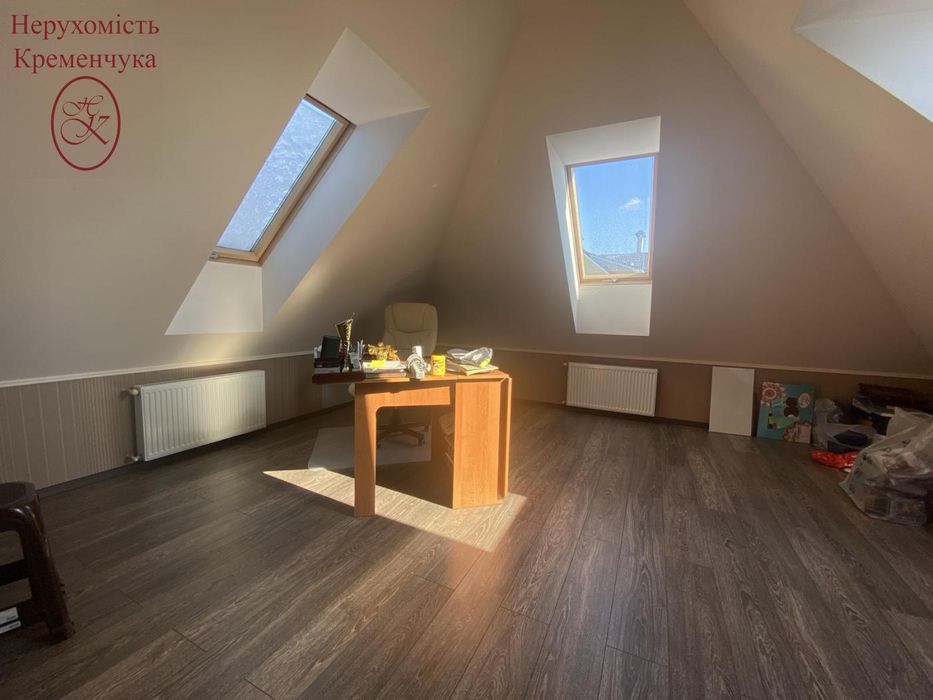 Продаж просторий та сучасний будинок комфорт-класу.