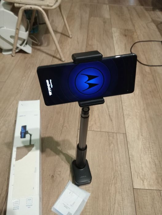 Uniwersalny stojak teleskopowy do smartfona