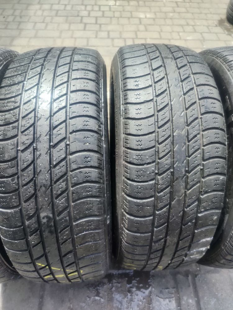 185/60/R15 (4) Uniroyal