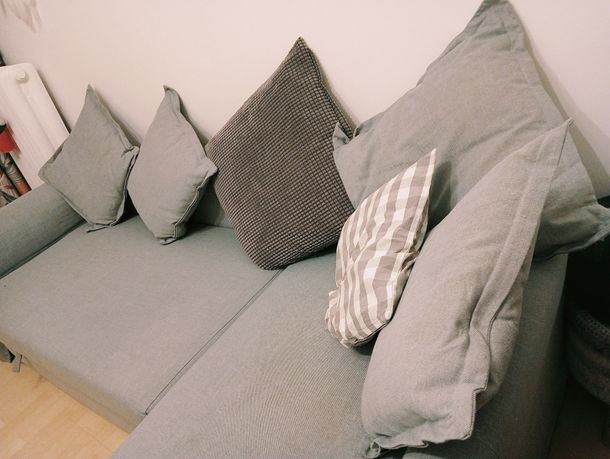 Sofa narożnik z funkcją spania IKEA z poduchami