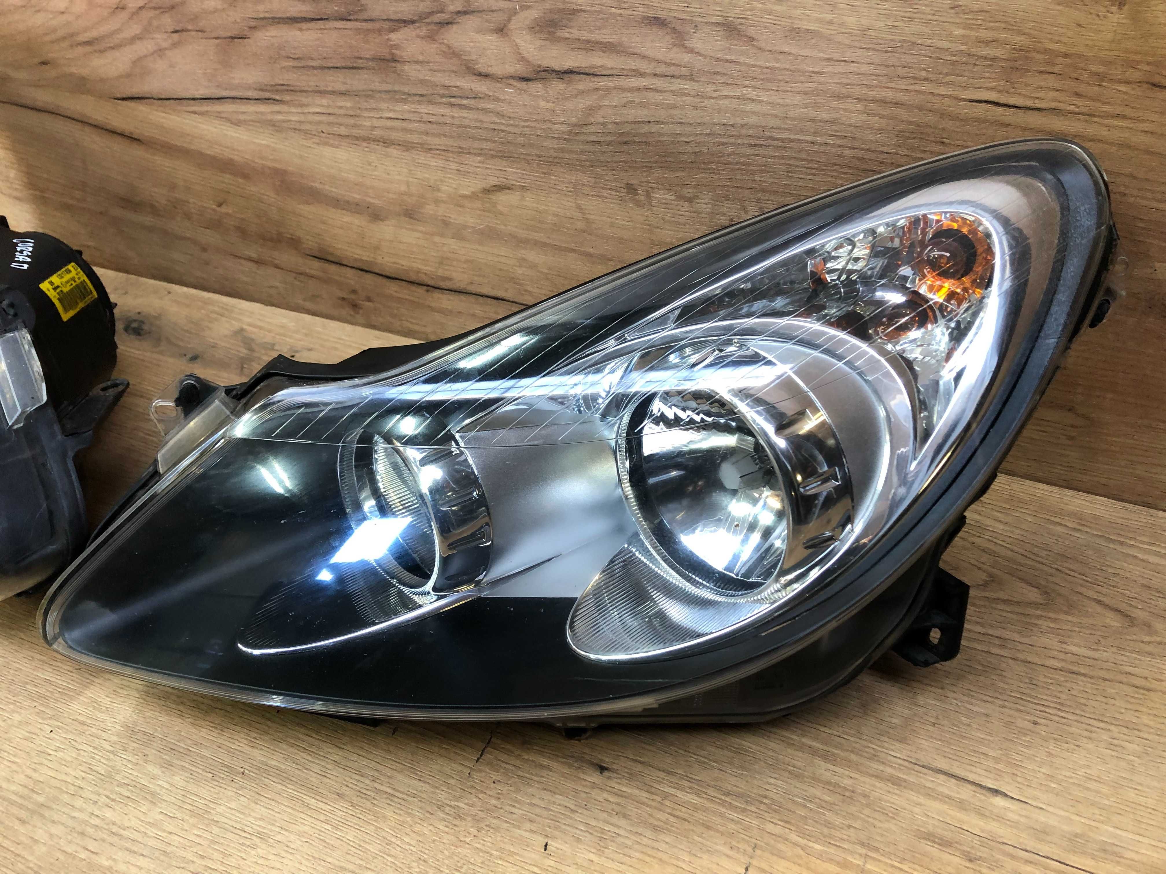 Lampa/reflektor przedni lewy prawy Opel Corsa D