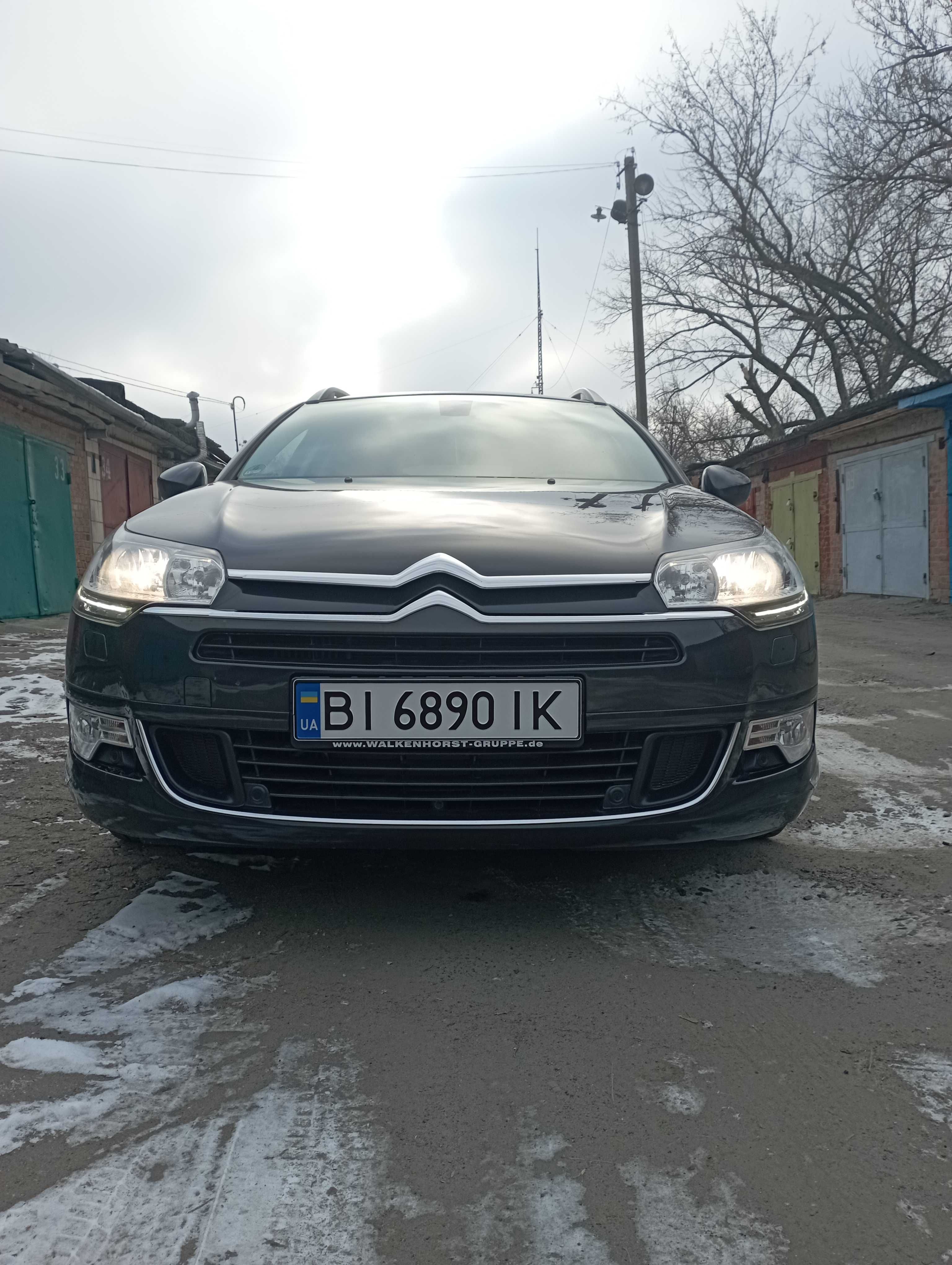Продам авто (9300 $) або обміняю на житло.