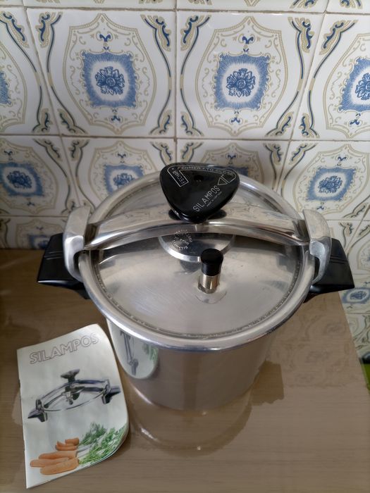 Vendo panela de pressão nova