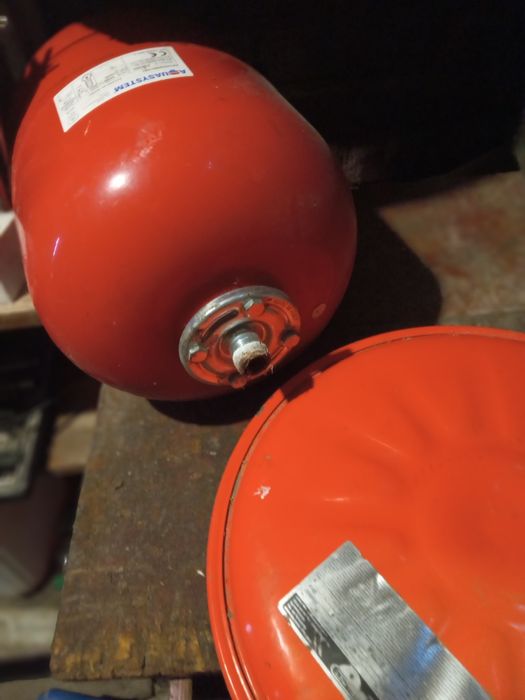 Розширительні бачки б/у