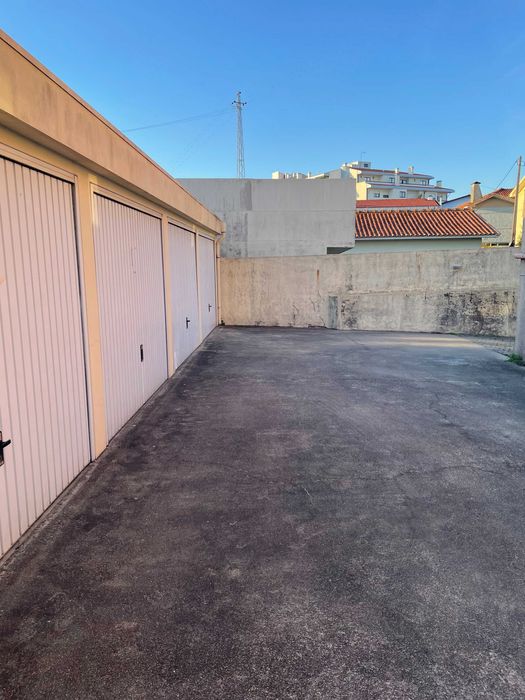 Garagem Box- Paços de Brandão