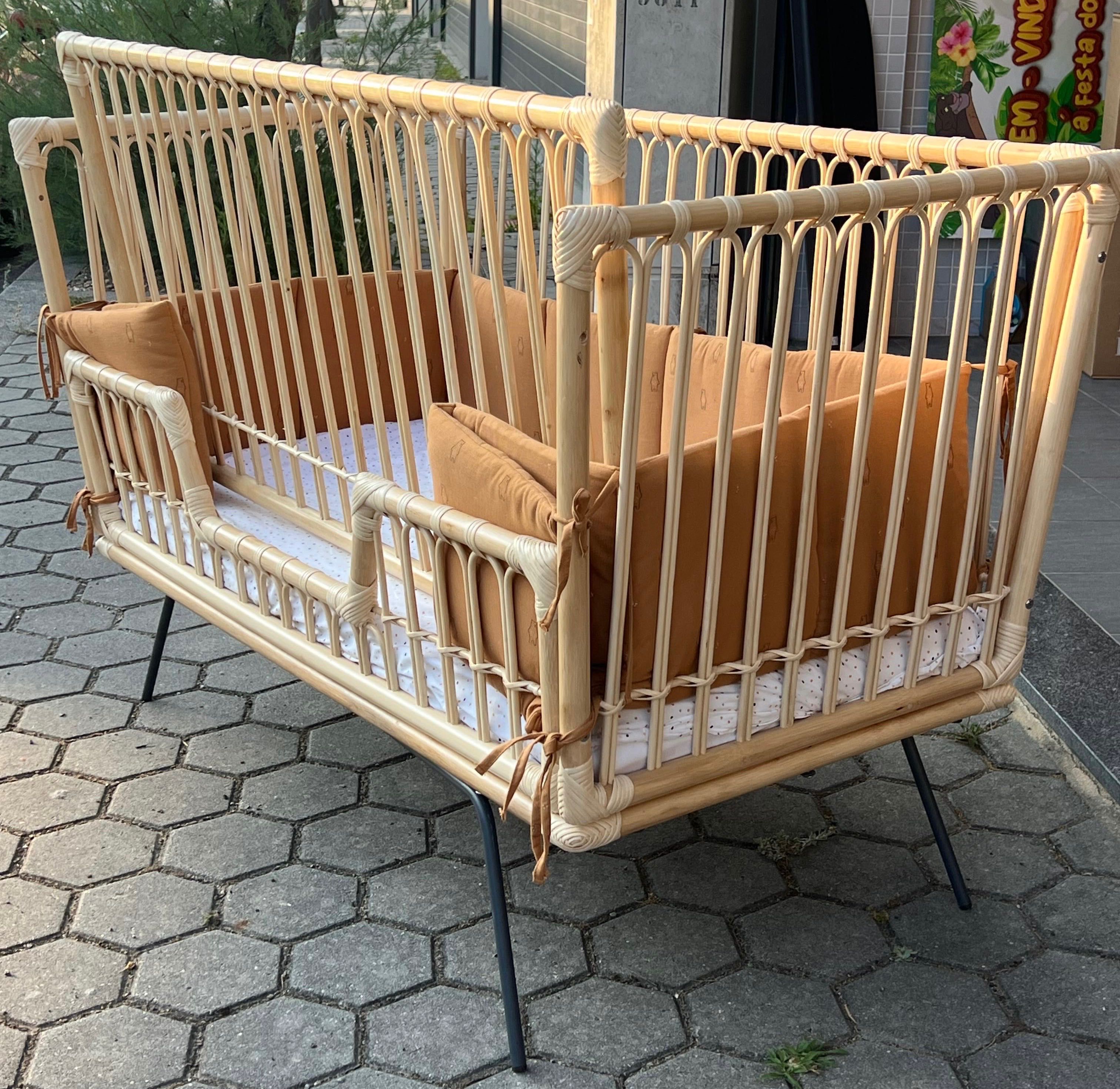 Berço BAMBU como novo - vira cama