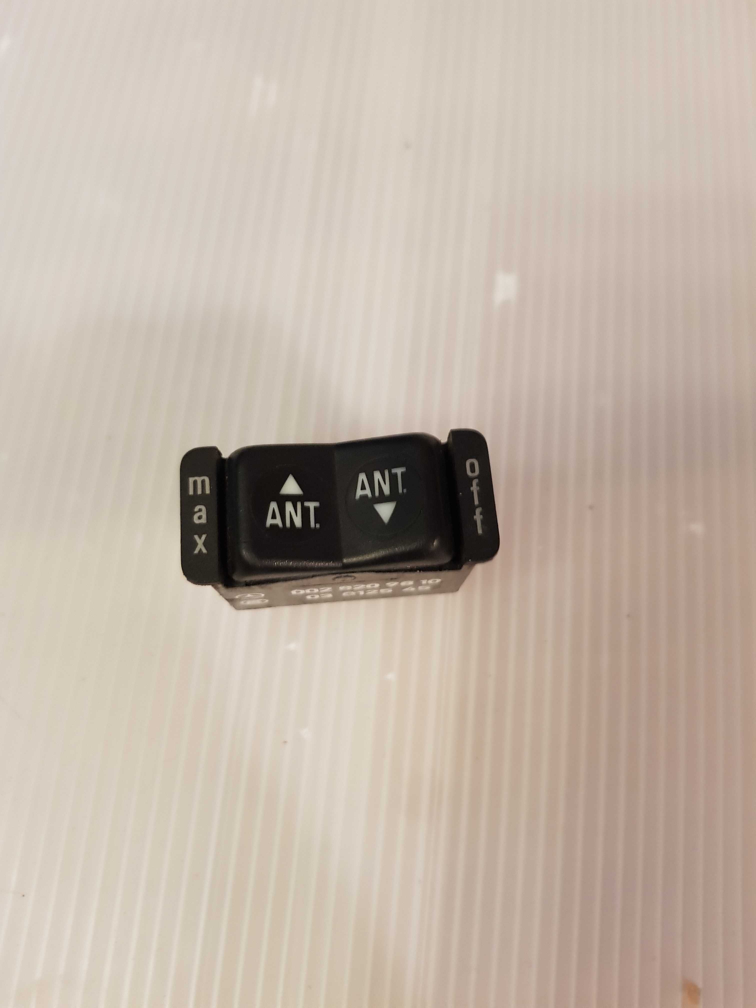 Włącznik anteny elektrycznej mercedes R107 SL
