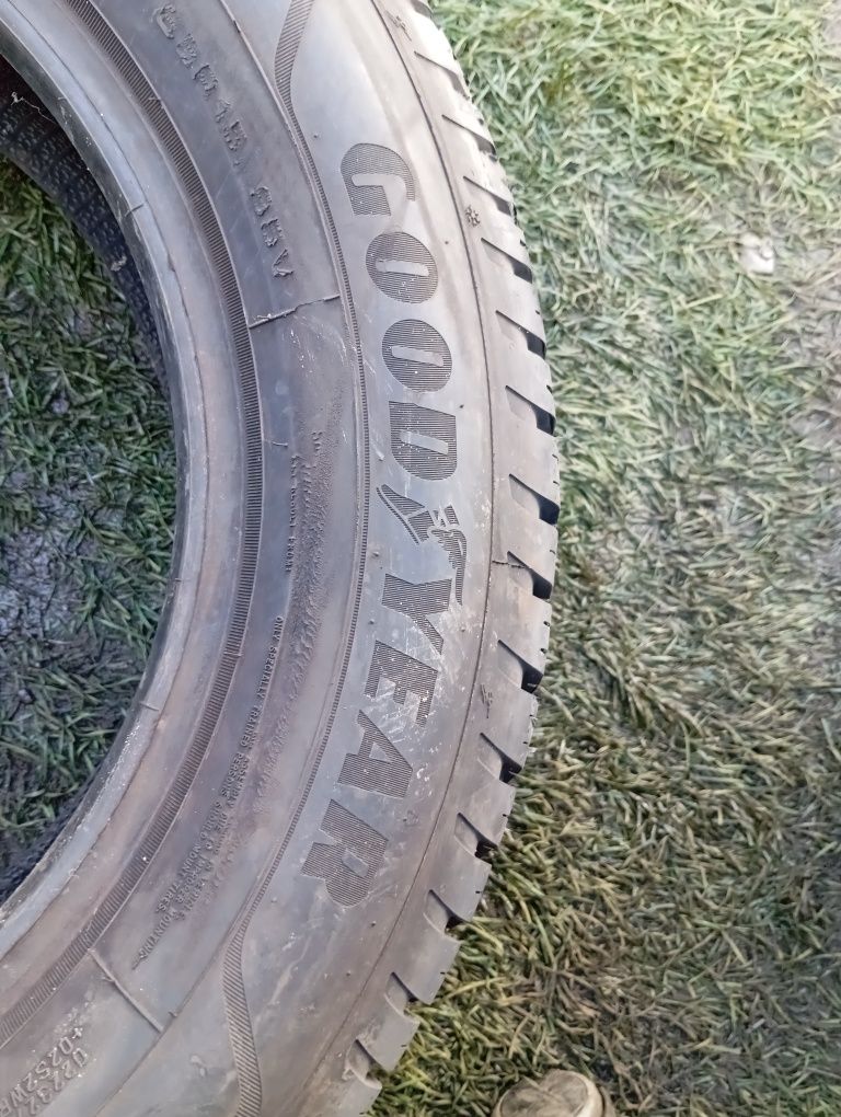 PZ035 opona zimowa Goodyear Vector 4 seasons 195/65R15