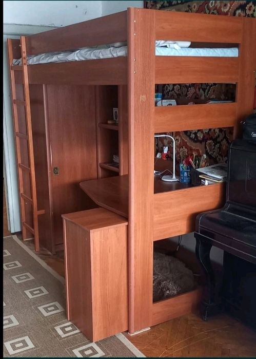 Дитяче ліжко, гірка.