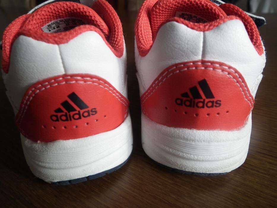 Buciki Adidas r 23