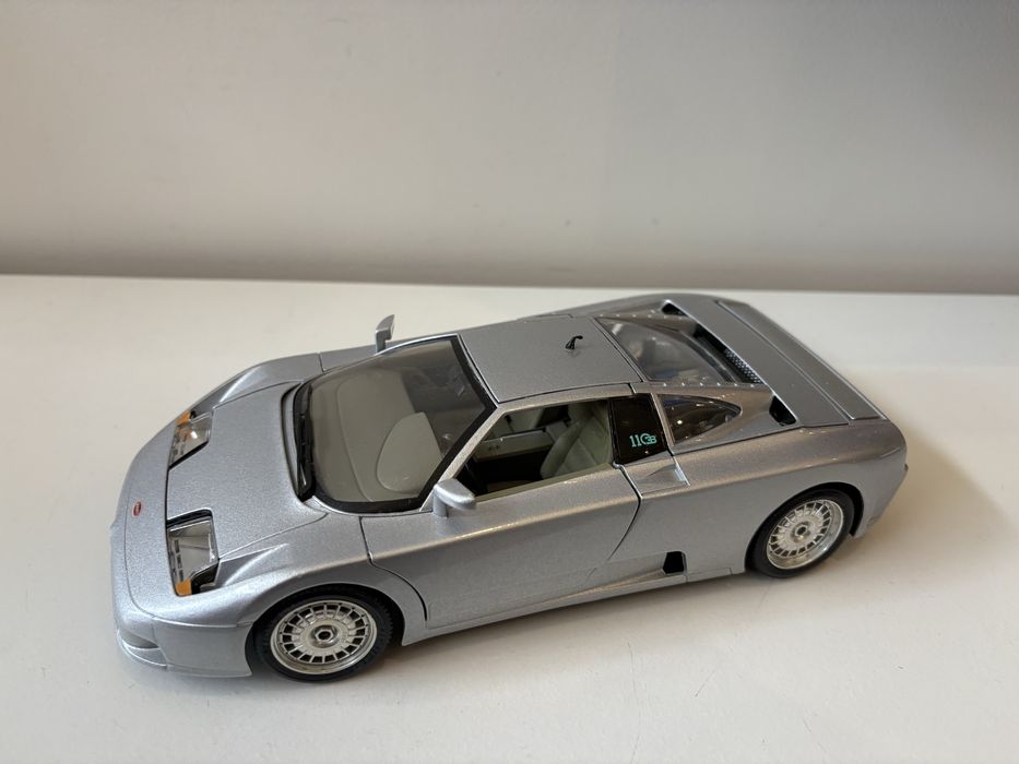 Model Bugatti EB110 1:18 BBurago Burago (maisto welly)