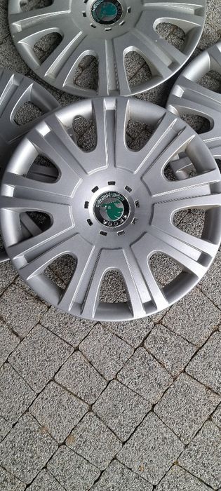 Sprzedam orginalne kołpaki Octavia 2 r15
