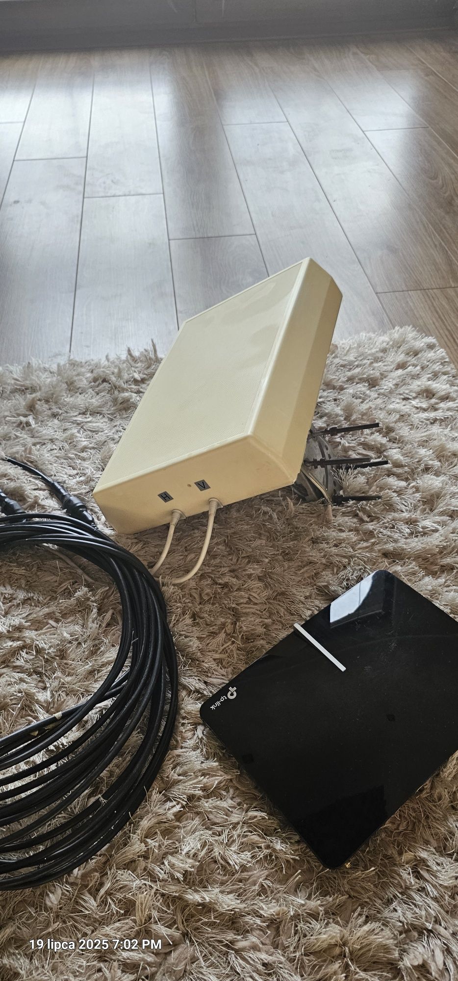 Ruter Tp LINK MR600 z anteną zewnętrzną.