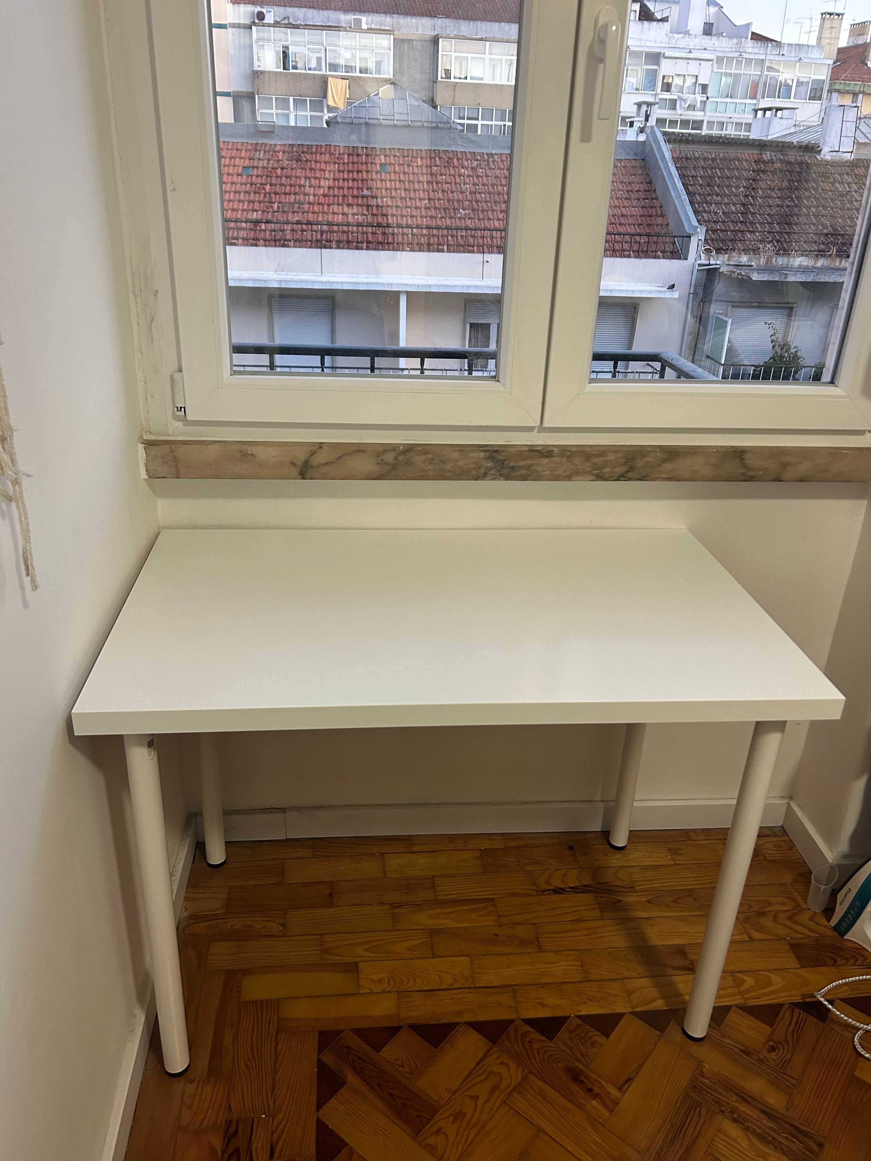 Mesa secretária IKEA