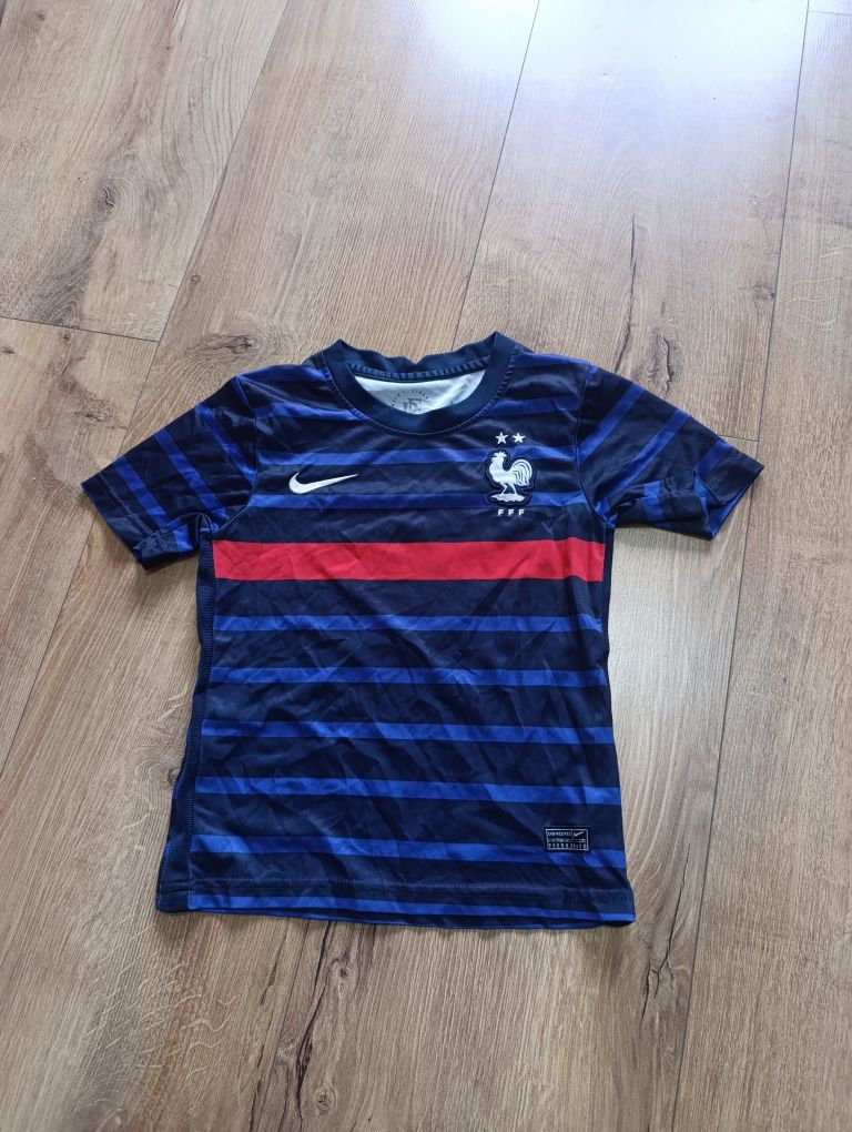 Nike sport podkoszulek piłka nożna 122 sportowy chłopak