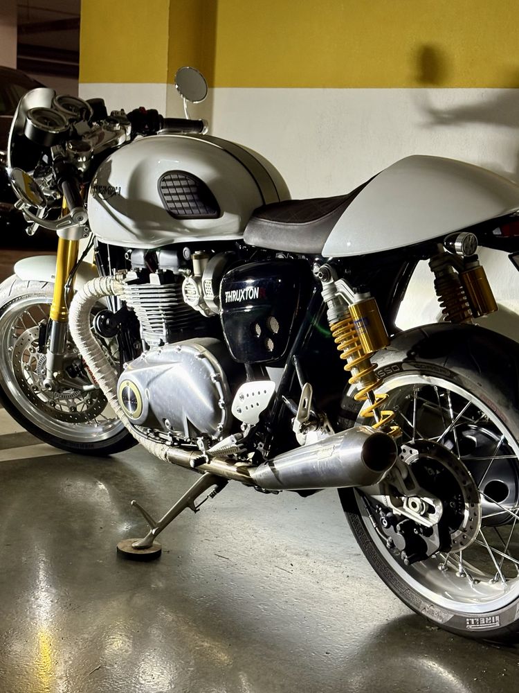 Triumph Thruxon 1200 R < 10000km, muitos extras