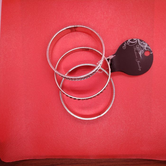 PULSEIRAS (4) 1 unid-3€; 2 unid- 4€; 3 unid- 5€