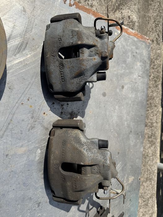 Продам суппорта передние колодки Ауди А4 Б6 Б7