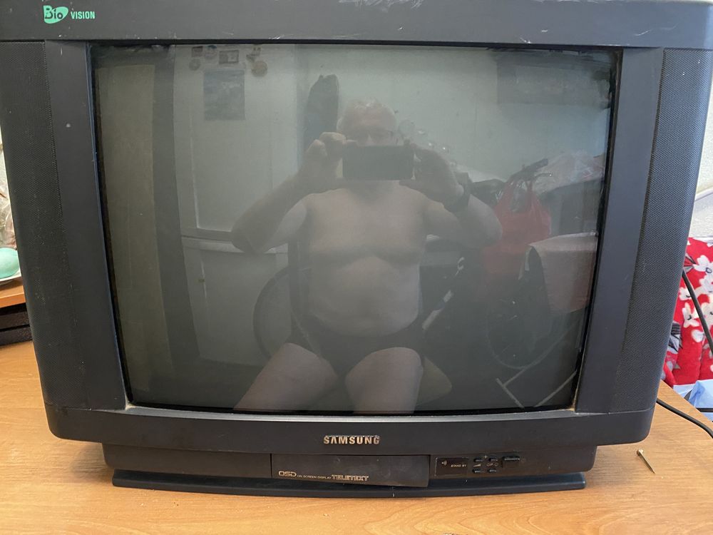 Телевизор Самсунг. Диагональ 52 см