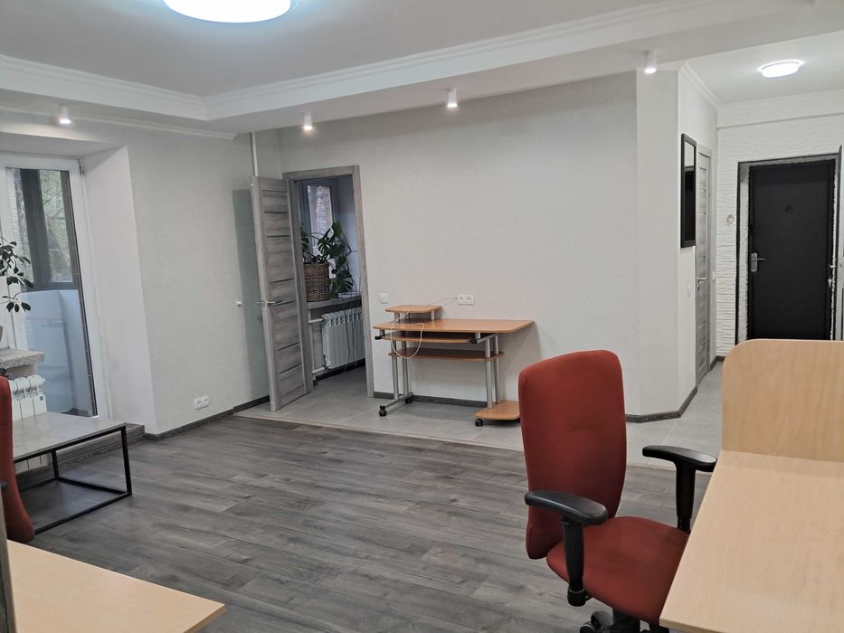 Оренда мебльованого офісу. 3 кабінети. 50 м. Севастопольська пл. Без %