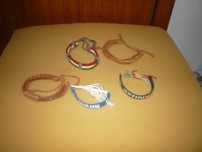 Ofereço pulseiras