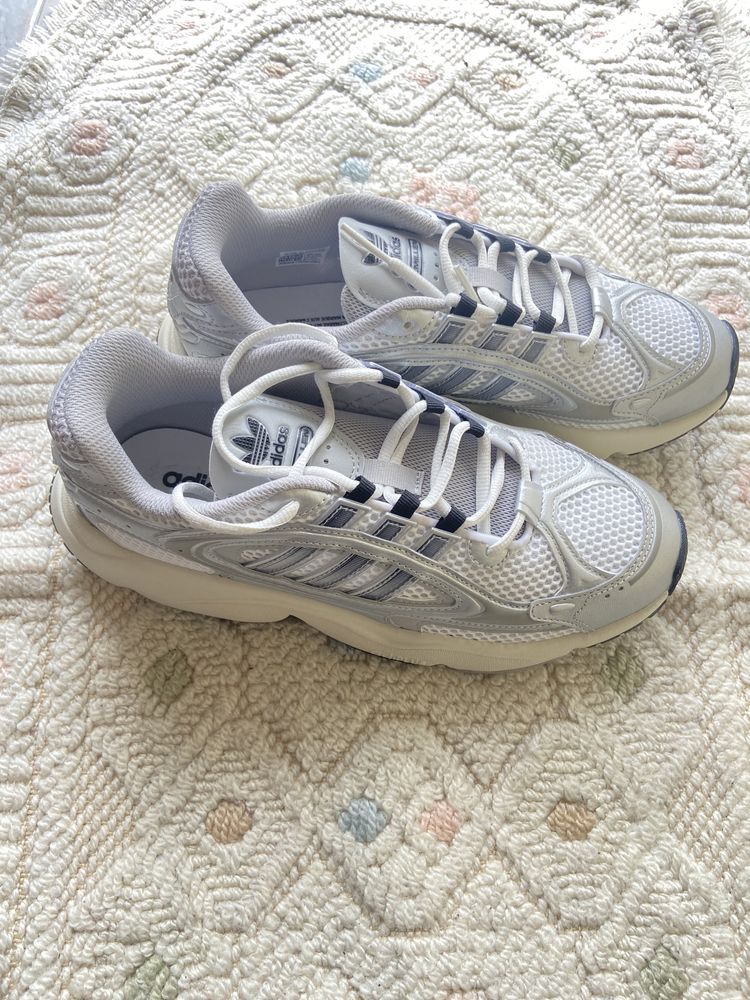 Кросівки Adidas Ozmillen