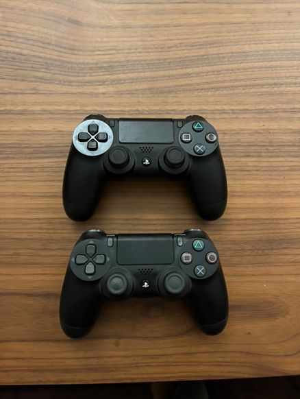 PS4 Pro 1TB c/ 2 comandos + jogos