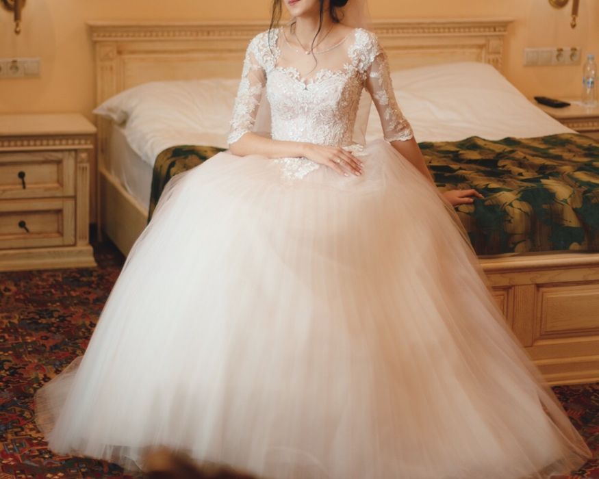 Продам весільну сукню 2019