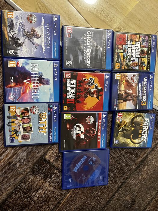 Playstation 4 PRO 1TB + 2 pady + 10 gier CUH-7116B