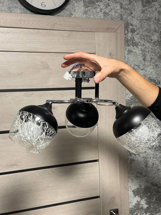 Люстра на три лампочки