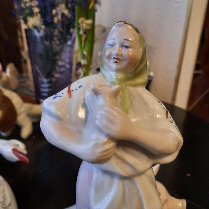 Фарфоровые статуэтки ссср свинарка и конфетница лебедь