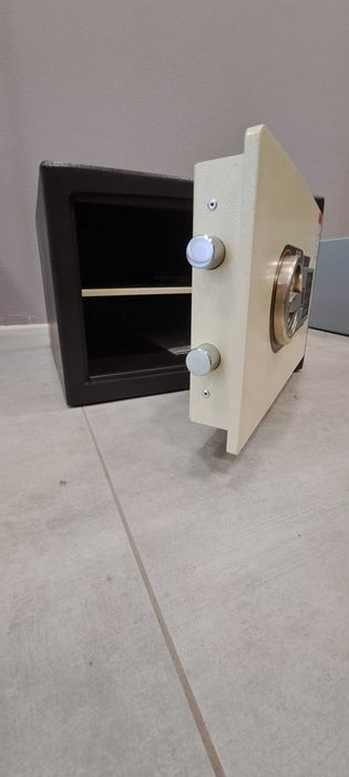 Продам Сейф Valberg    Карат 30Е