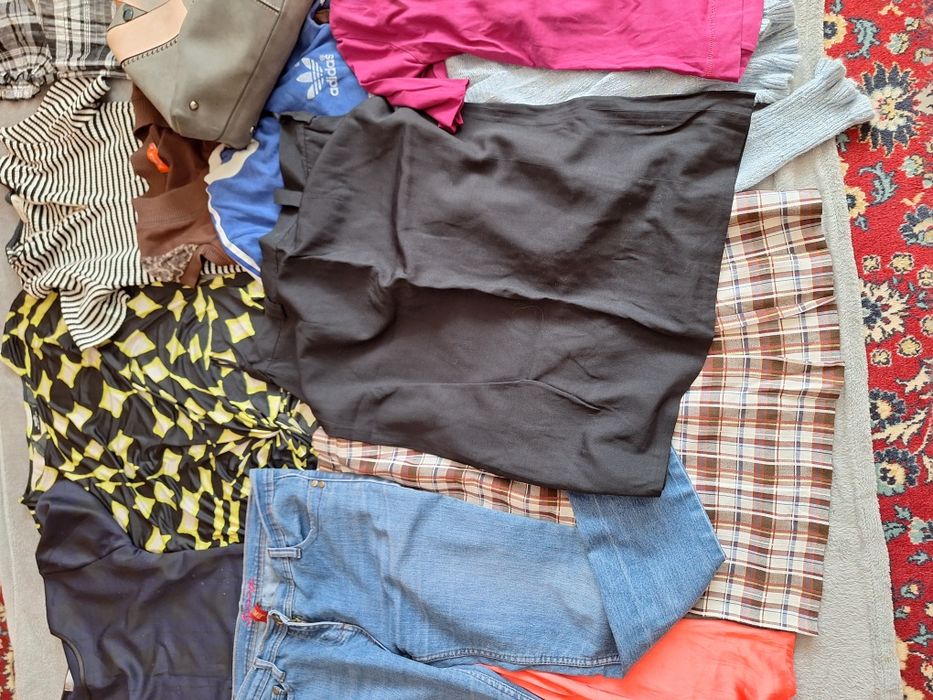 Zestaw ubrań damskich rozmiar M 17 szt i torebka