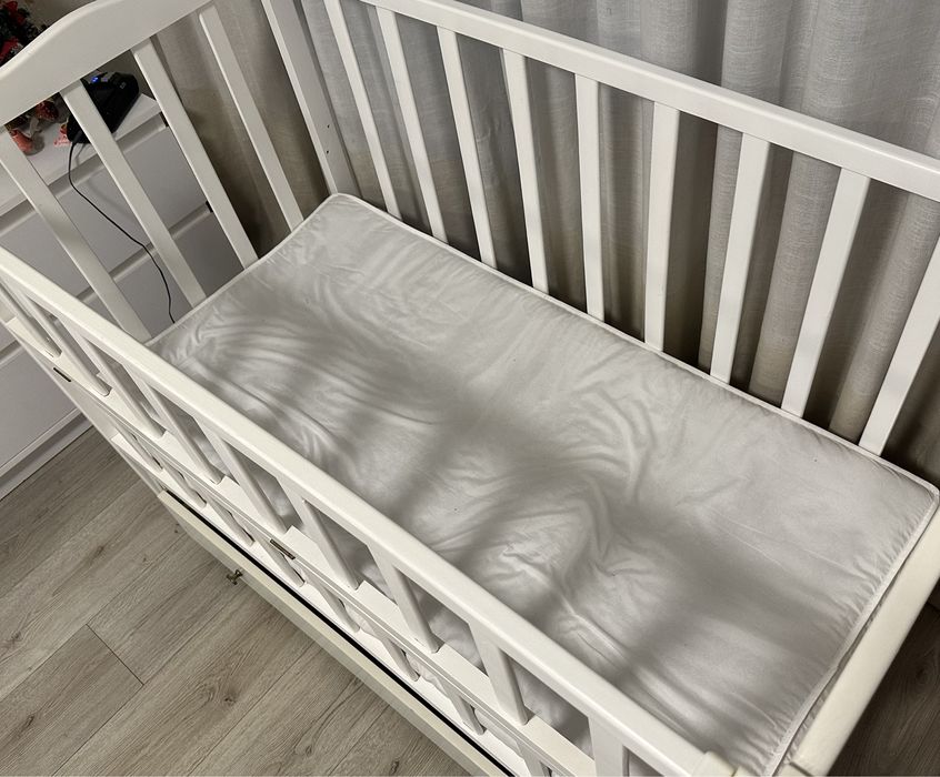 Дитяче ліжечко, кроватка, кроватка с маятником та ящиком