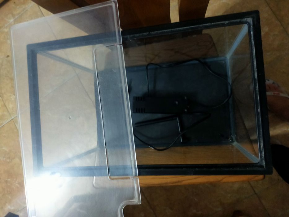 Vendo aquário, com tampa e filtro