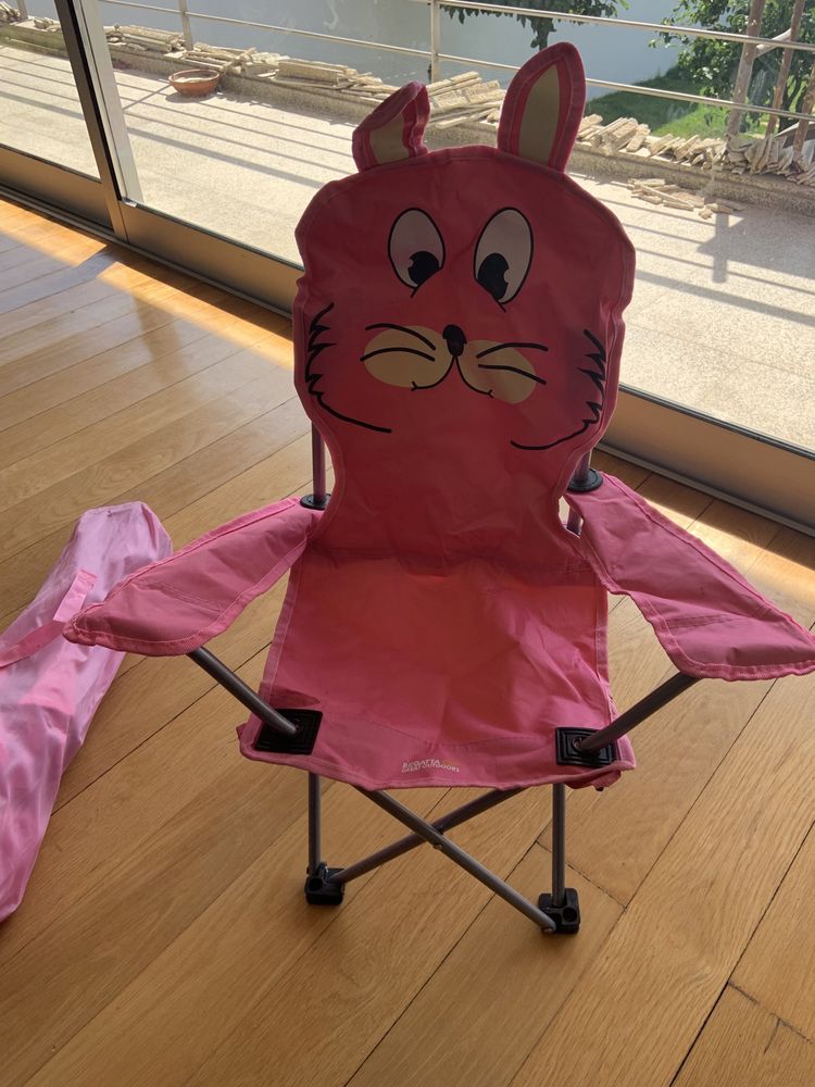 Cadeira infantil com coelhinho